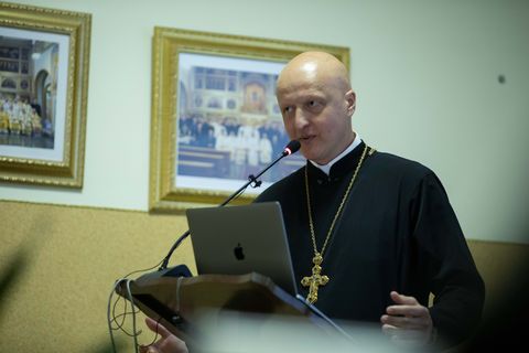«На початку всі зранені, але кінцевий результат — стати цілителями»: на Синоді презентували досвід супроводу родин у жалобі