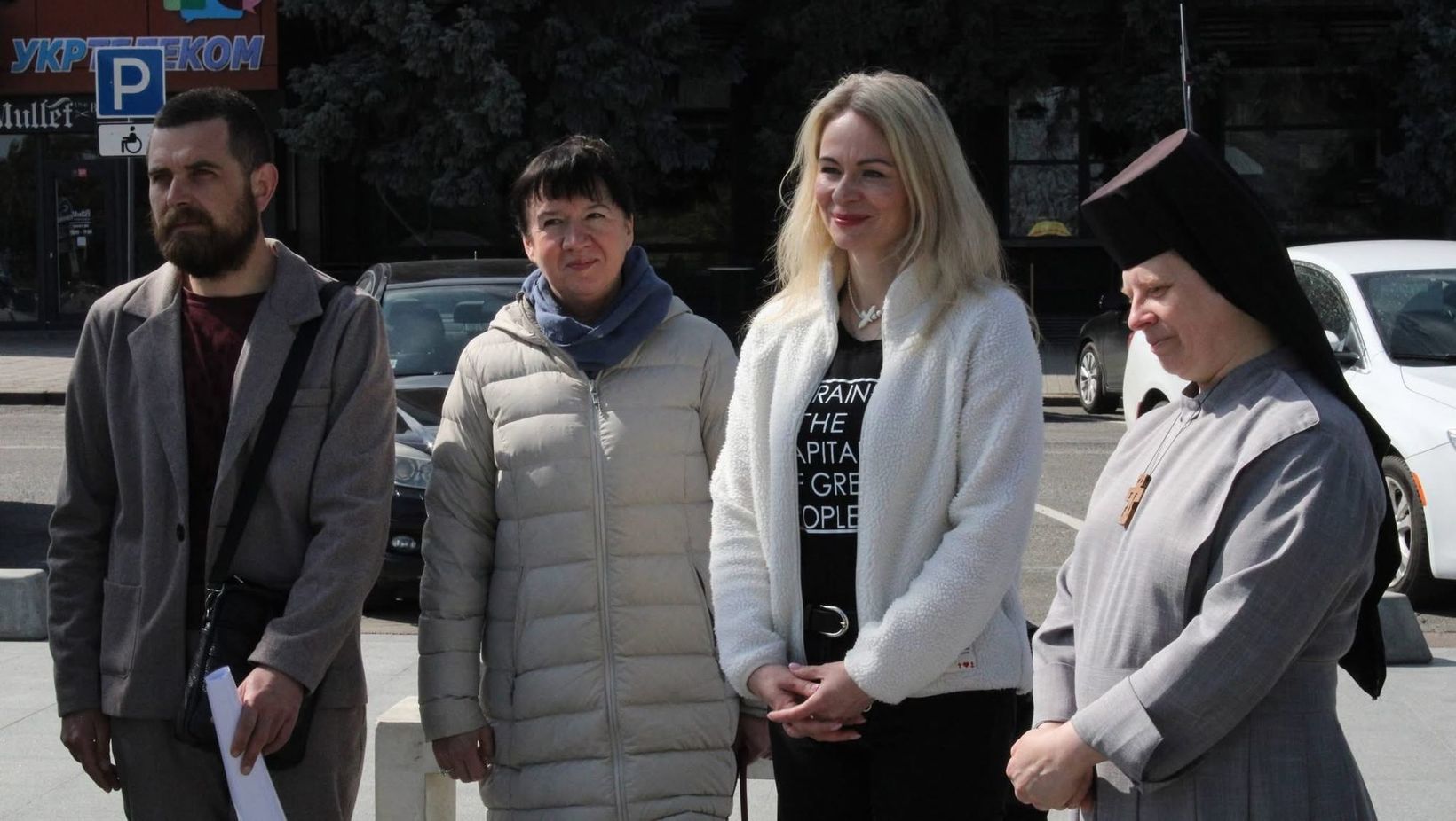 &laquo;Карітас Миколаїв&raquo; отримав спецавто для перевезення маломобільних людей, а&nbsp;лікарні&nbsp;&mdash; дві карети швидкої допомоги