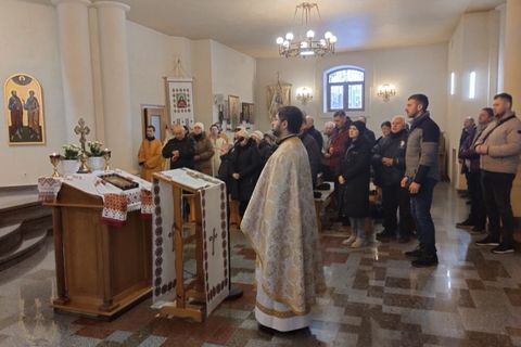 У катедральному соборі в Харкові помолилися за загиблих і підтримали постраждалих від російського обстрілу