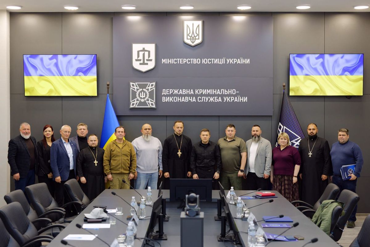 В Україні обговорили можливість запровадження штатних капеланів у в’язницях