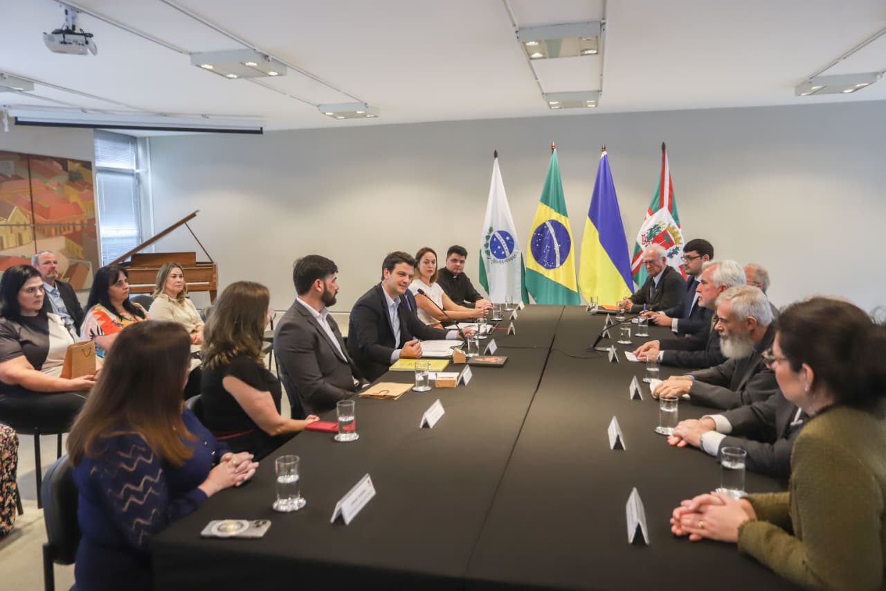 За участі митрополита УГКЦ у Куритибі підписано меморандум щодо впровадження української мови у місцевих школах За участі митрополита УГКЦ у Куритибі підписано меморандум щодо впровадження української мови у місцевих школах