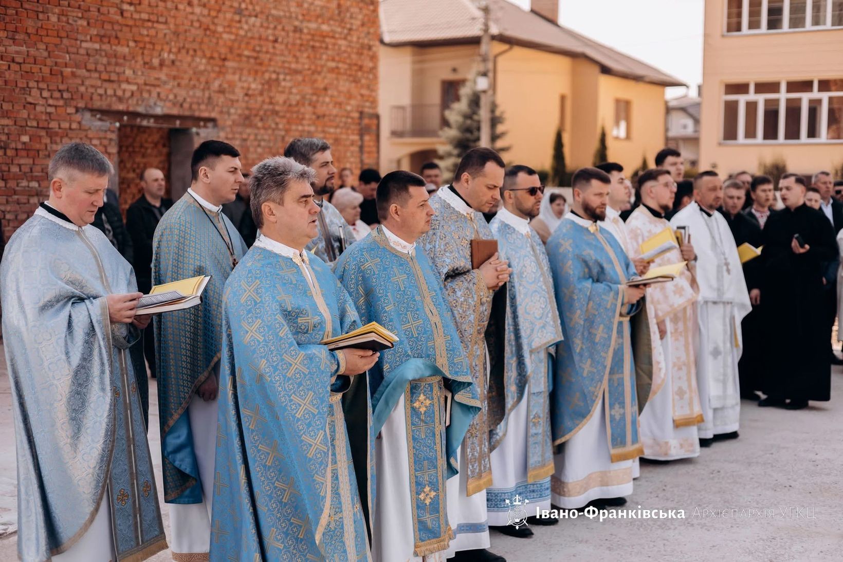 В Івано-Франківській архиєпархії освятили наріжний камінь майбутнього центру реабілітації та&nbsp;паліативної допомоги