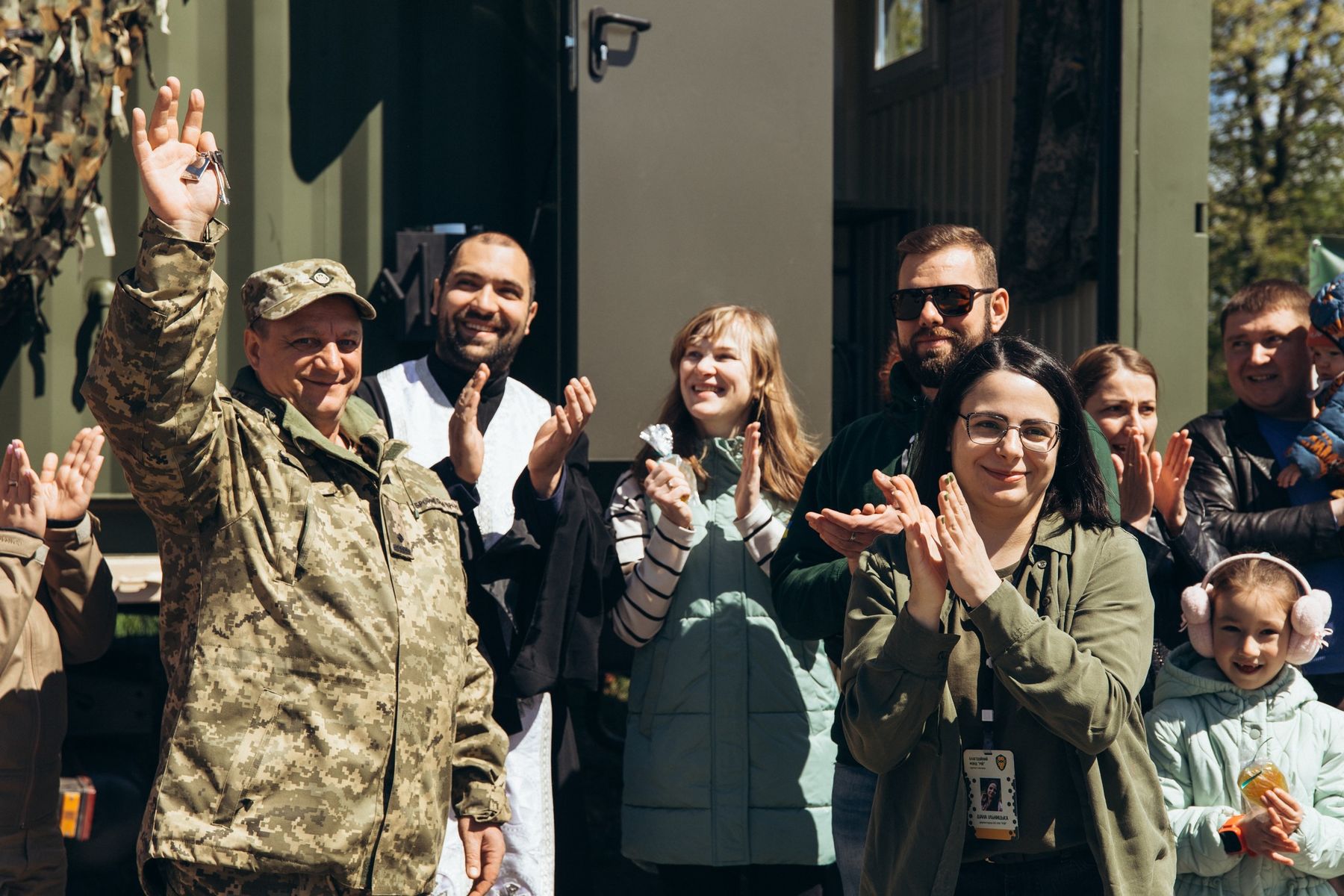 Громада УГКЦ передала для українського війська мобільний лазне-пральний комплекс