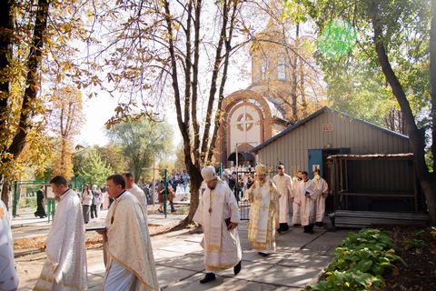 «Не бійтеся взяти хрест Господній, але не стояти — рухатися за ним уперед», — Глава УГКЦ на освяченні храму в Камʼянському