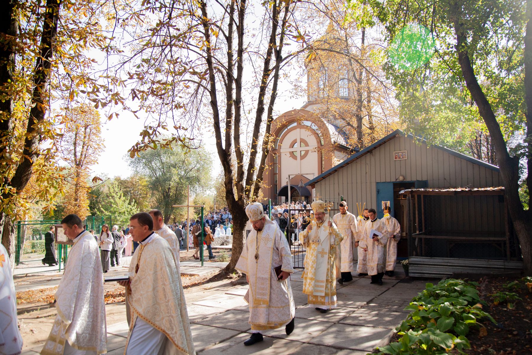 «Не бійтеся взяти хрест Господній, але не стояти — рухатися за ним уперед», — Глава УГКЦ на освяченні храму в Камʼянському