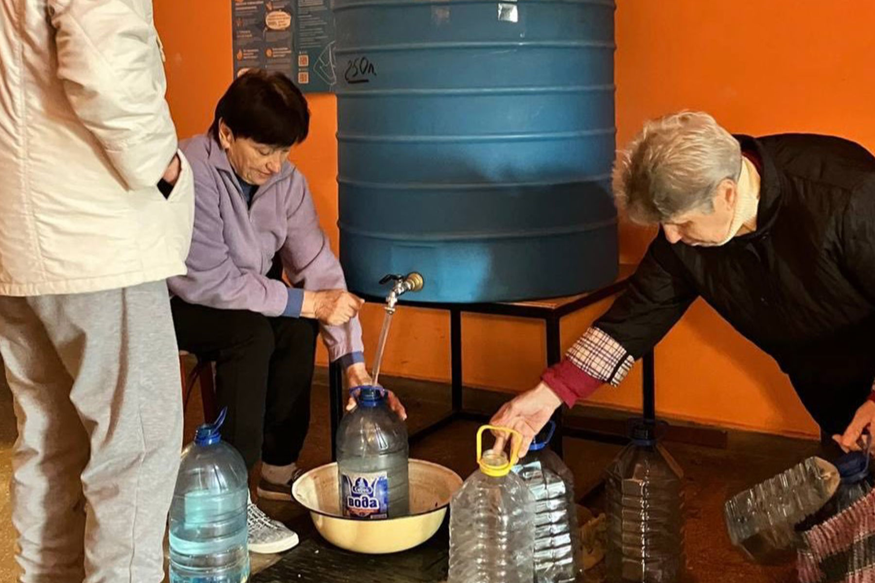 У прифронтових містах Донеччини УГКЦ забезпечує людей питною водою