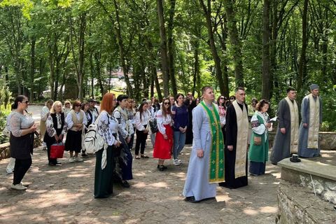 Дружини священників Тернопільсько-Зборівської архиєпархії здійснили пішу прощу до Зарваниці