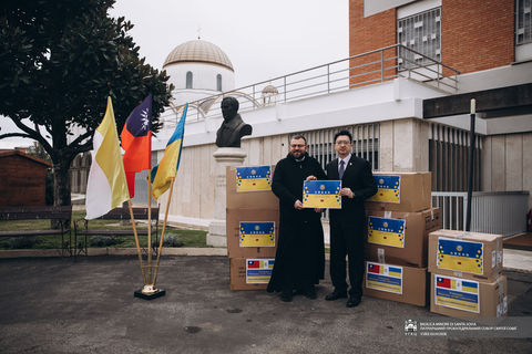 Together with Ukraine: Ambassador of Taiwan to the Holy See delivers new humanitarian aid