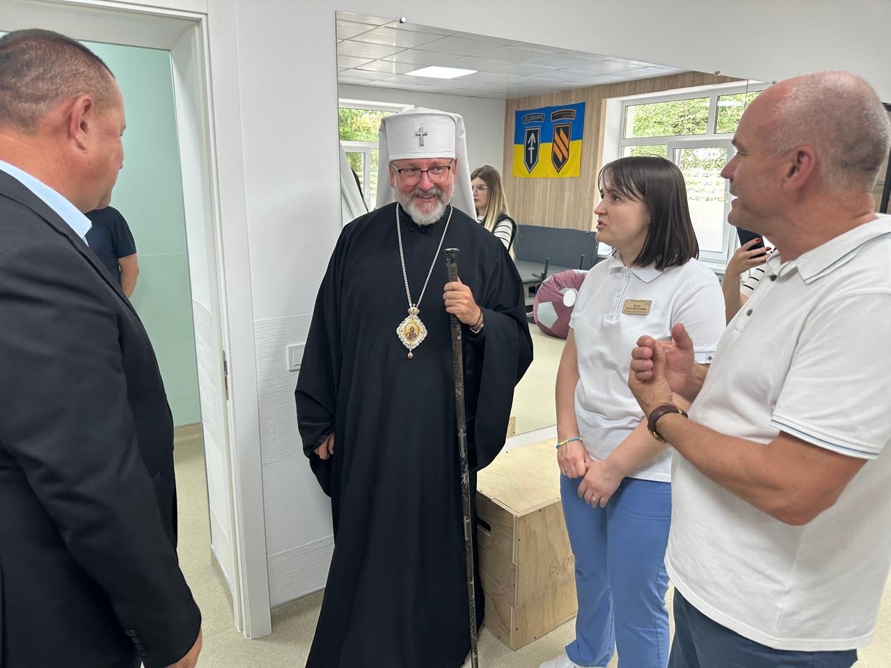 «Бог є там, де найбільше болить»: Глава УГКЦ зустрівся з пацієнтами реабілітаційного відділення у Надвірній «Бог є там, де найбільше болить»: Глава УГКЦ зустрівся з пацієнтами реабілітаційного відділення у Надвірній