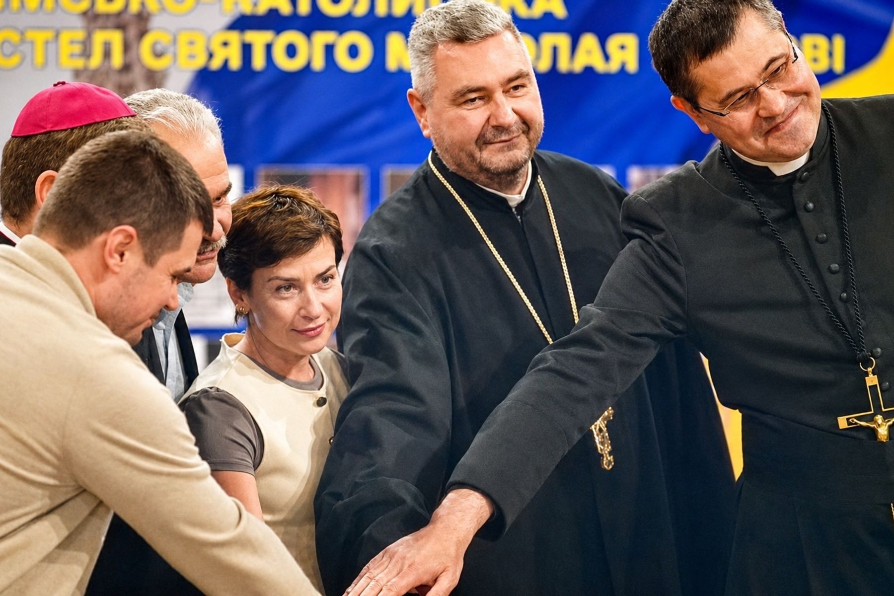 У костелі Святого Миколая в Києві погасили марку до 25-річчя візиту Папи Івана Павла ІІ
