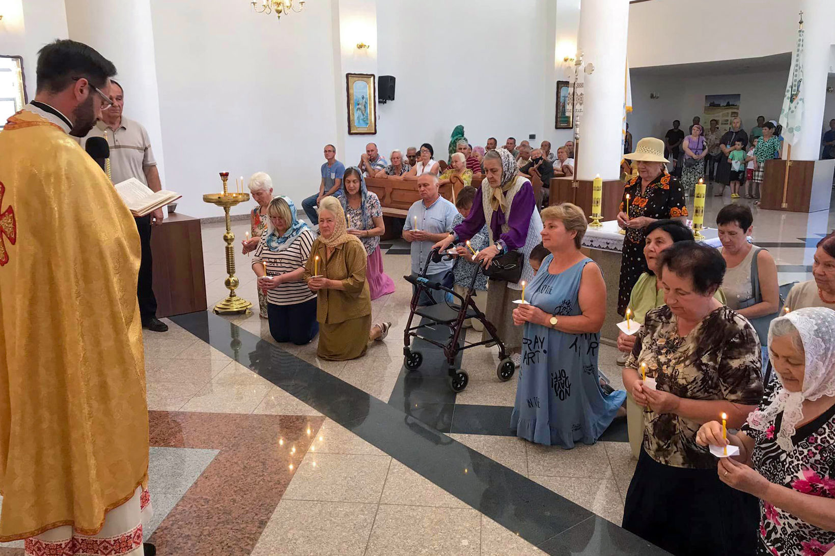 Спільна молитва у храмі, липень 2022 року, фото: FB / Монастир Василіяни Херсон