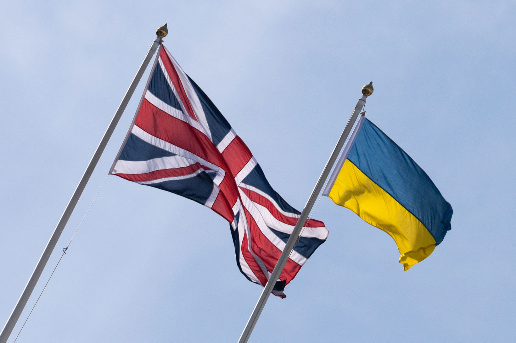 Прапори Великої Британії та України на одній з центральних вулиць Лондона, 26 лютого 2022 року, фото: Mazur / cbcew.org.uk
