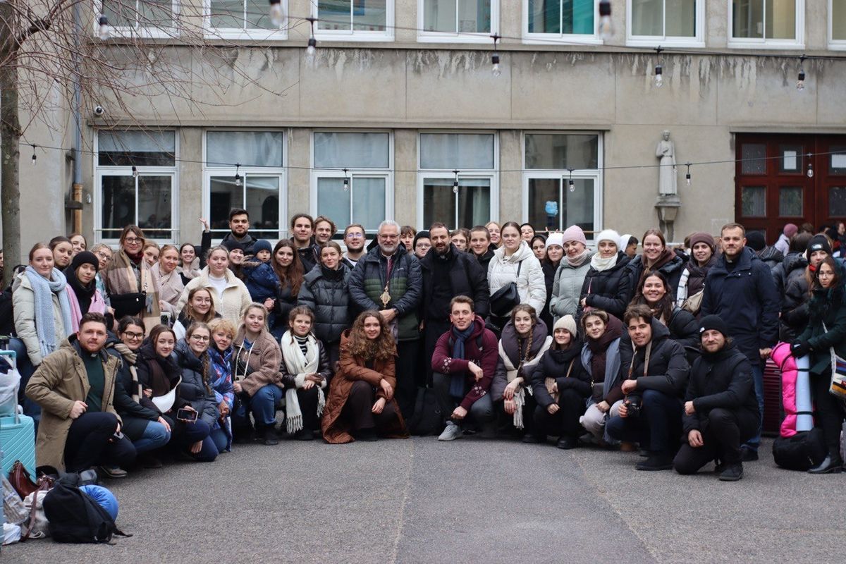 Понад 1 000 молодих українців прибуде до Парижа на молитву Тезе