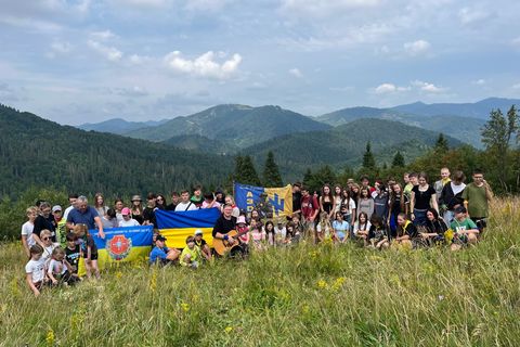 Для дітей військовослужбовців у Карпатах провели християнський етнотабір «Крила»
