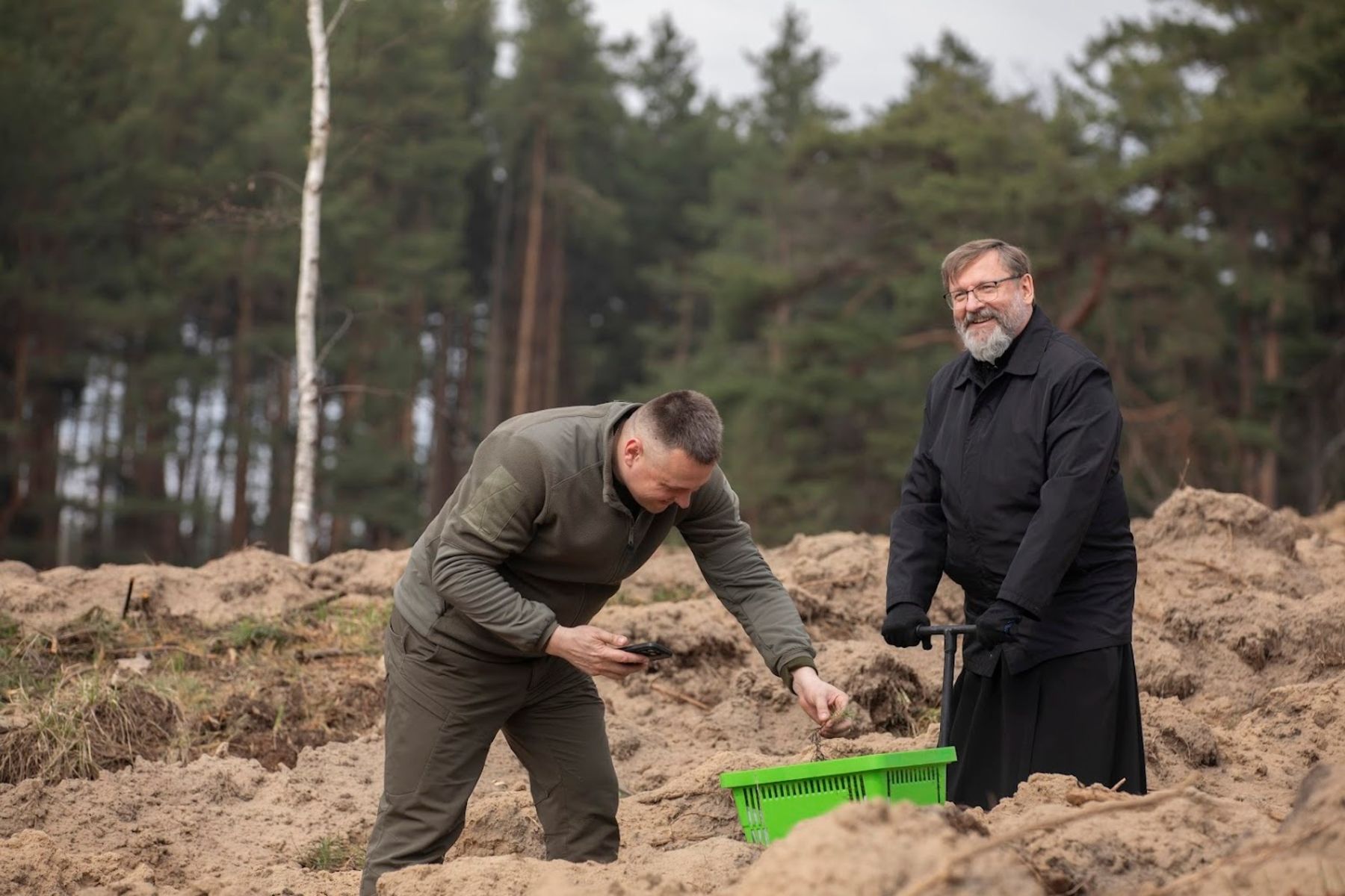 Блаженніший Святослав разом зі священниками висадив саджанці у лісі на&nbsp;Київщині