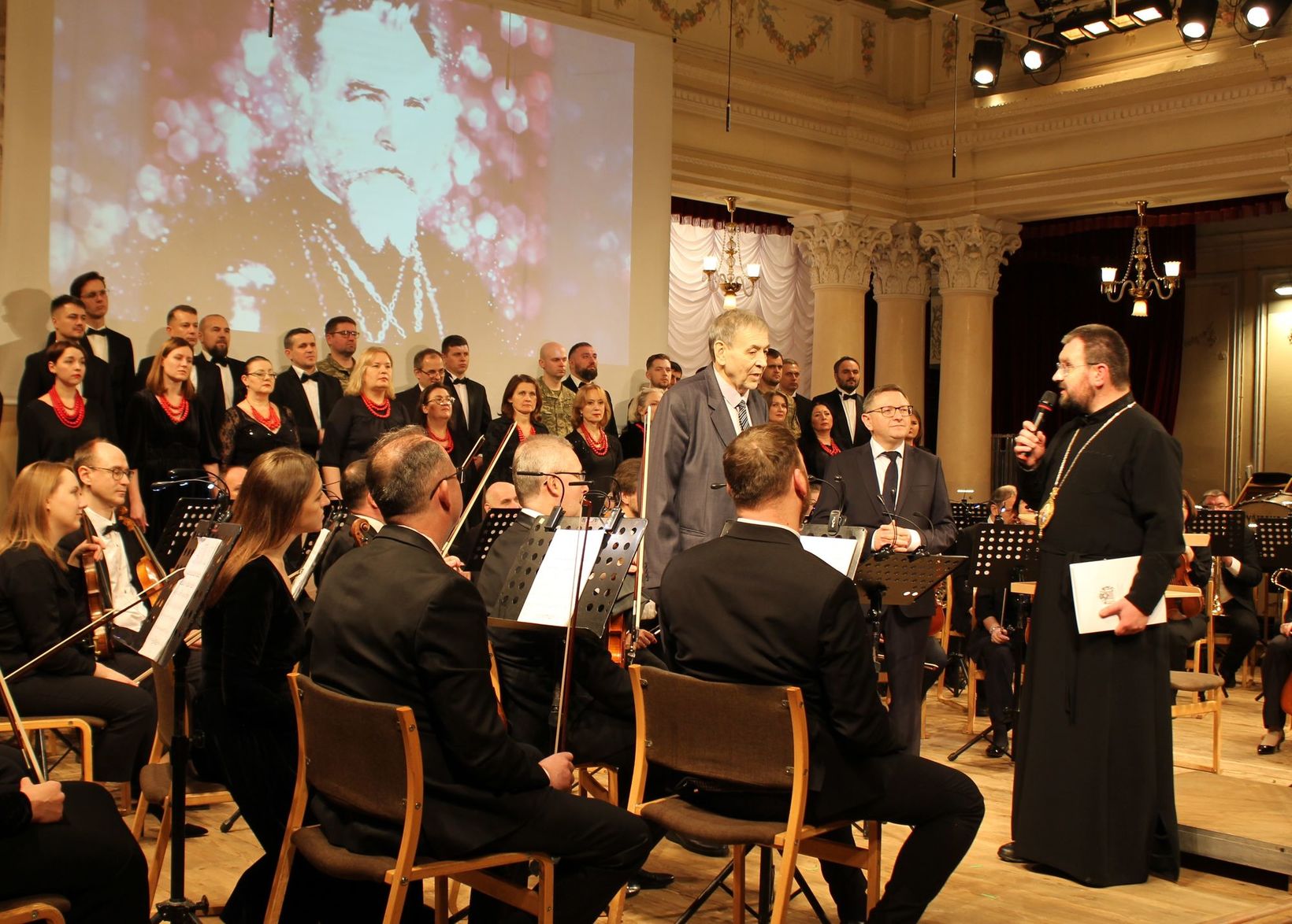 «Великого бажайте!»: У Національній філармонії відзначили ювілеї митрополита Андрея Шептицького та патріарха Йосифа Сліпого «Великого бажайте!»: У Національній філармонії відзначили ювілеї митрополита Андрея Шептицького та патріарха Йосифа Сліпого