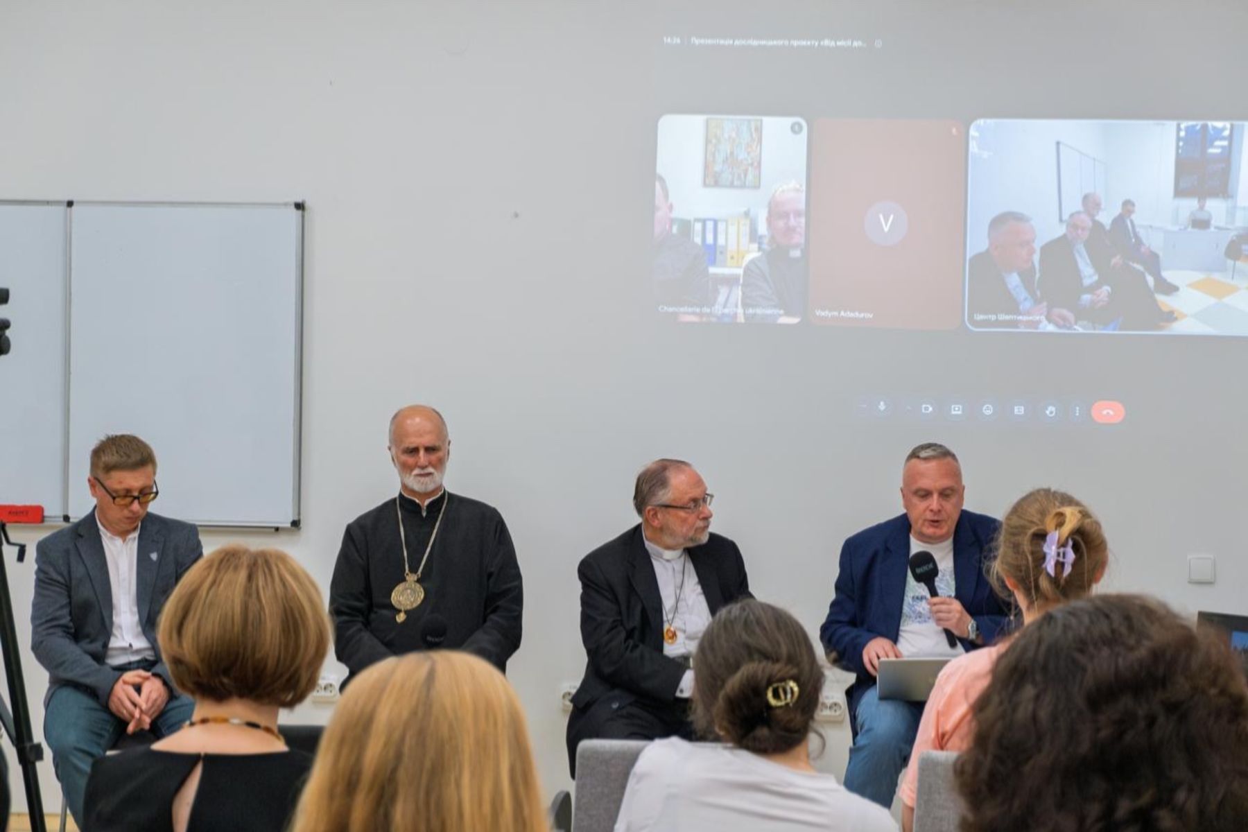Від &laquo;священників на&nbsp;колесах&raquo; до&nbsp;єпархії, відкритої світові: в&nbsp;УКУ досліджують майже столітню історію Паризької єпархії