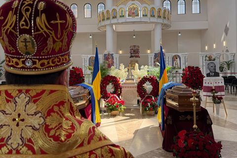 «Герої всіх поколінь черпали силу з тієї самої віри», — владика Ярослав Приріз на перепохованні Андрія Мельника в Києві
