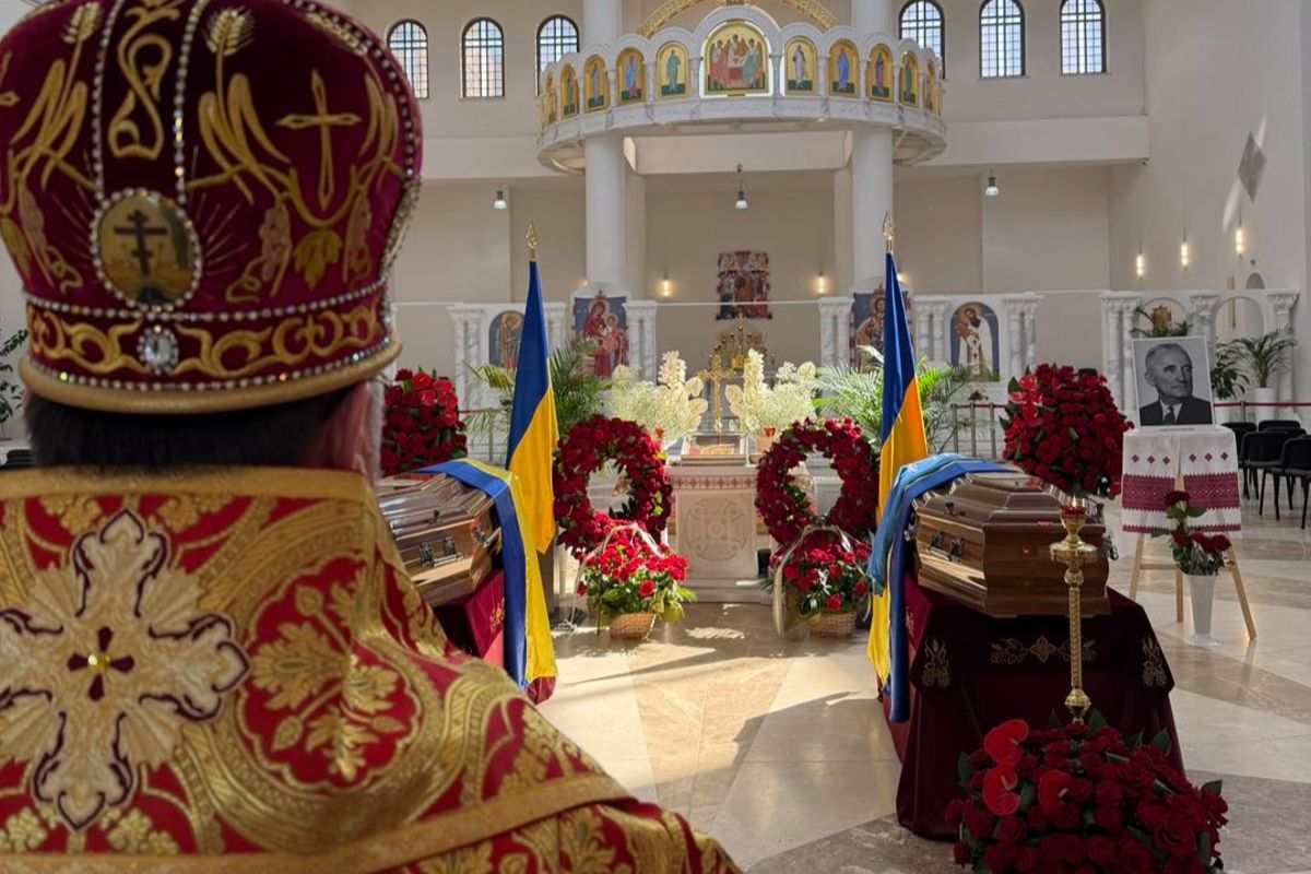 «Герої всіх поколінь черпали силу з тієї самої віри», — владика Ярослав Приріз на перепохованні Андрія Мельника в Києві