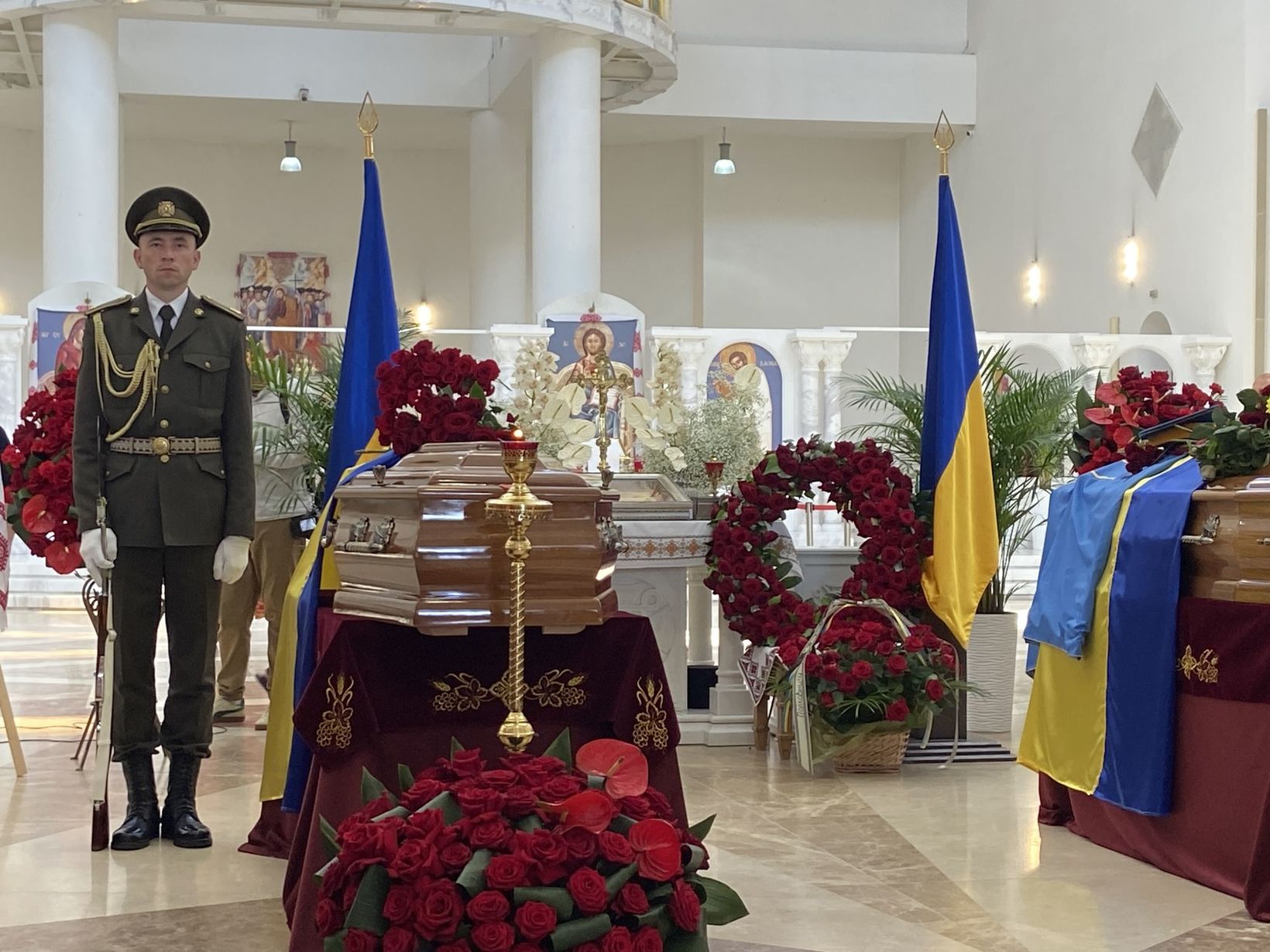 «Народ, який повертає своїх Героїв, повертає самого себе» — владика Йосиф Мілян під час перепоховання Андрія і Софії Мельників «Народ, який повертає своїх Героїв, повертає самого себе» — владика Йосиф Мілян під час перепоховання Андрія і Софії Мельників