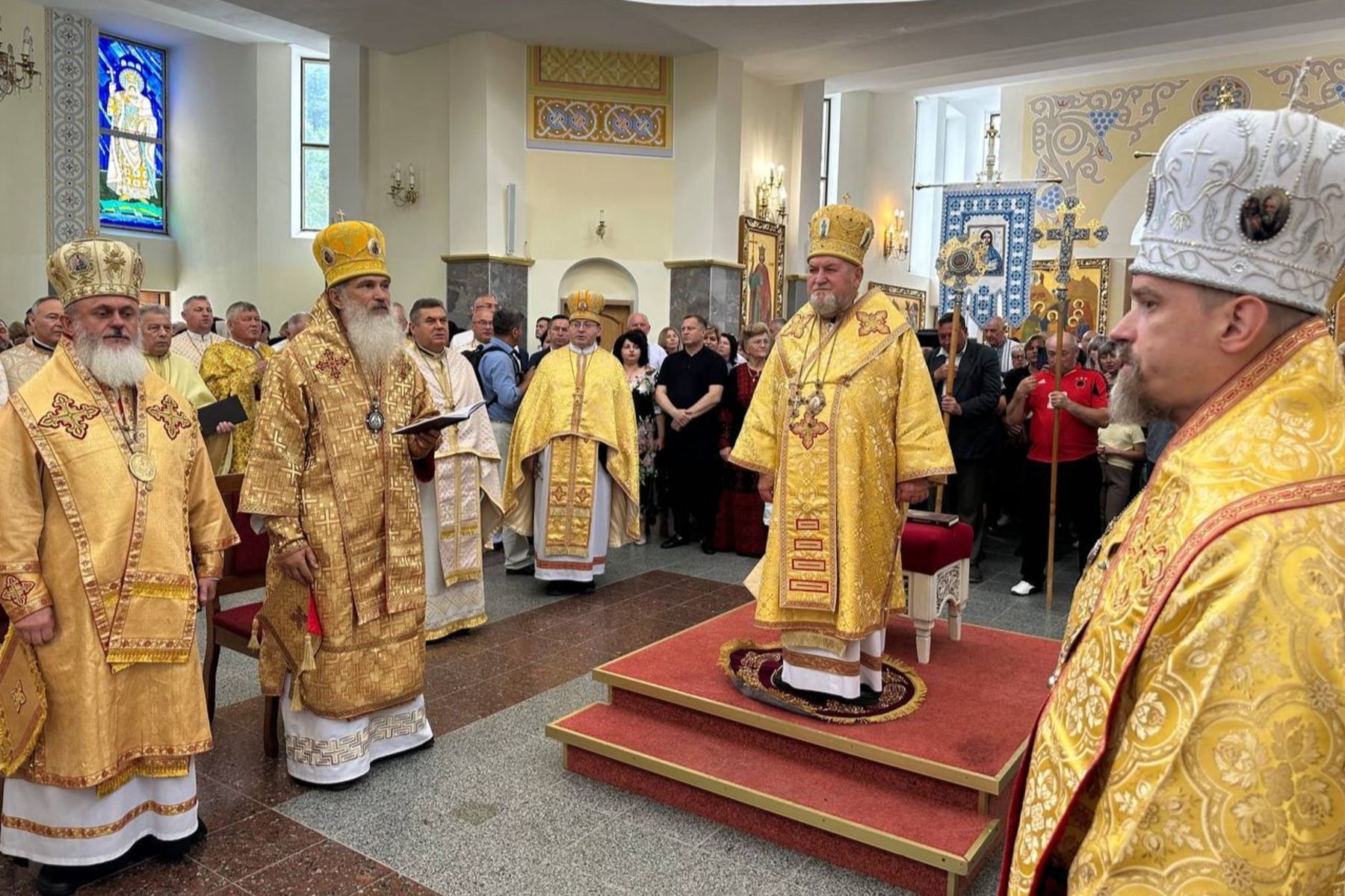 У Зарваниці молитовно відзначили ювілей митрополита Василія Семенюка