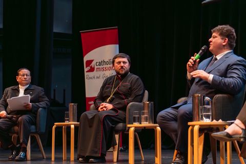 «Ми всі поранені цією війною», — владика Микола Бичок виступив у Мельбурні