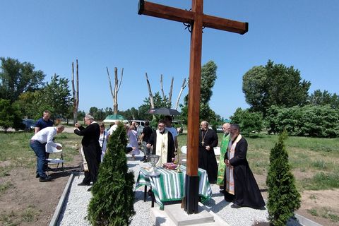 У Павлограді освятили хрест на місці майбутнього храму