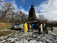 Парафія УГКЦ у Пирогові передала військовим пікап