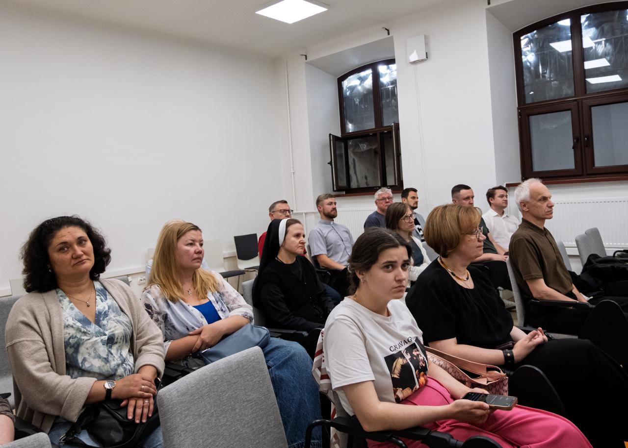 Від &laquo;священників на&nbsp;колесах&raquo; до&nbsp;єпархії, відкритої світові: в&nbsp;УКУ досліджують майже столітню історію Паризької єпархії