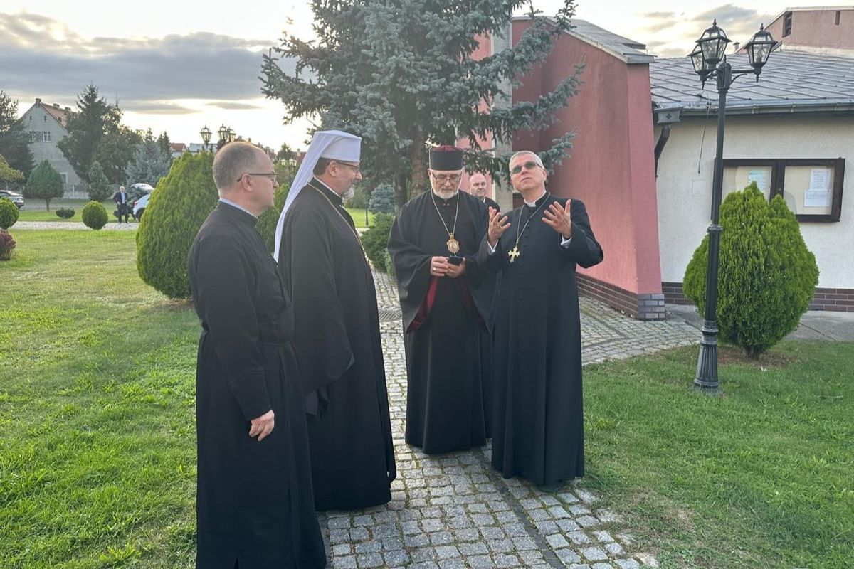 Глава УГКЦ відвідав парафію у Лігниці, де з бані храму зрізали хрест