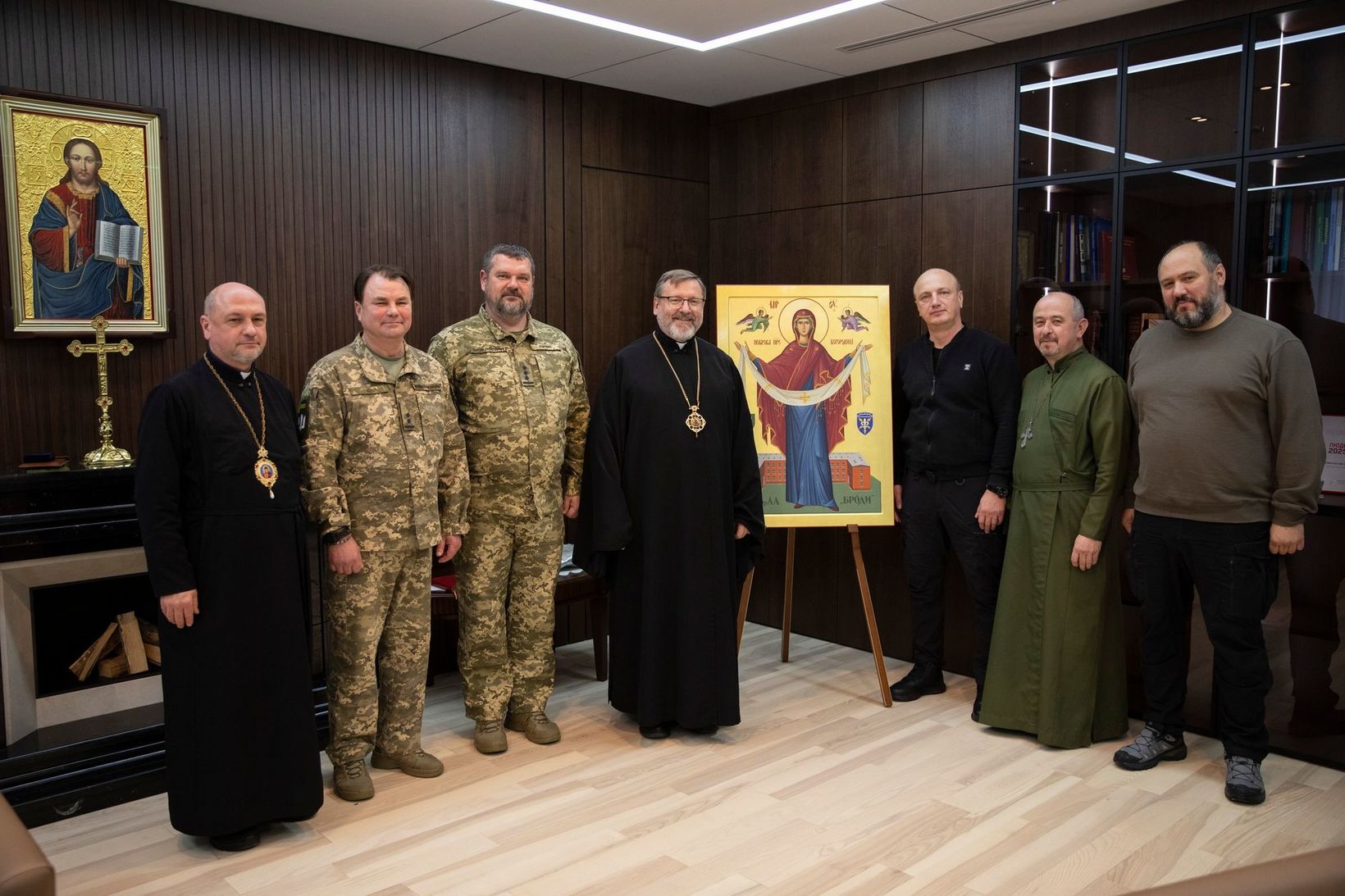 Глава УГКЦ освятив ікону Покрова Богородиці для українських захисників неба Глава УГКЦ освятив ікону Покрова Богородиці для українських захисників неба