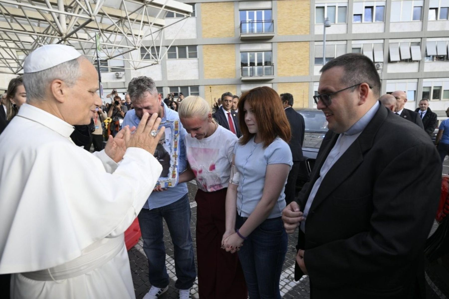Pope Leo greets young Ukrainian cancer survivor as he departs hospital