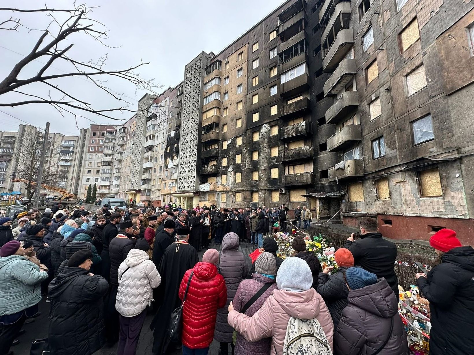 Глава УГКЦ з католицькими єпископами України на місці трагедії в Тернополі: «Ваш біль є болем усього тіла Христової Церкви» Глава УГКЦ з католицькими єпископами України на місці трагедії в Тернополі: «Ваш біль є болем усього тіла Христової Церкви»