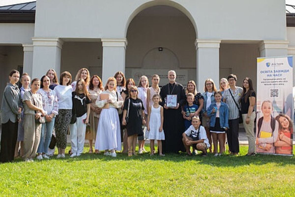 Владика Борис Ґудзяк зустрівся з підопічними благодійного фонду «Діти Героїв»