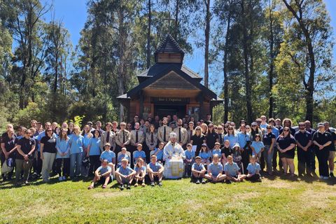 «Якщо Бог буде на першому місці, то все буде на своїх місцях»: Мельбурнський єпарх відвідав табір СУМу в Бакстоні