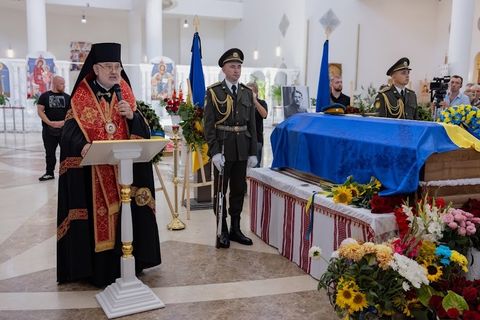 «Найкращою пам’яттю про Коновальця буде Україна, яка вистоїть», — владика Йосиф Мілян на похороні полковника