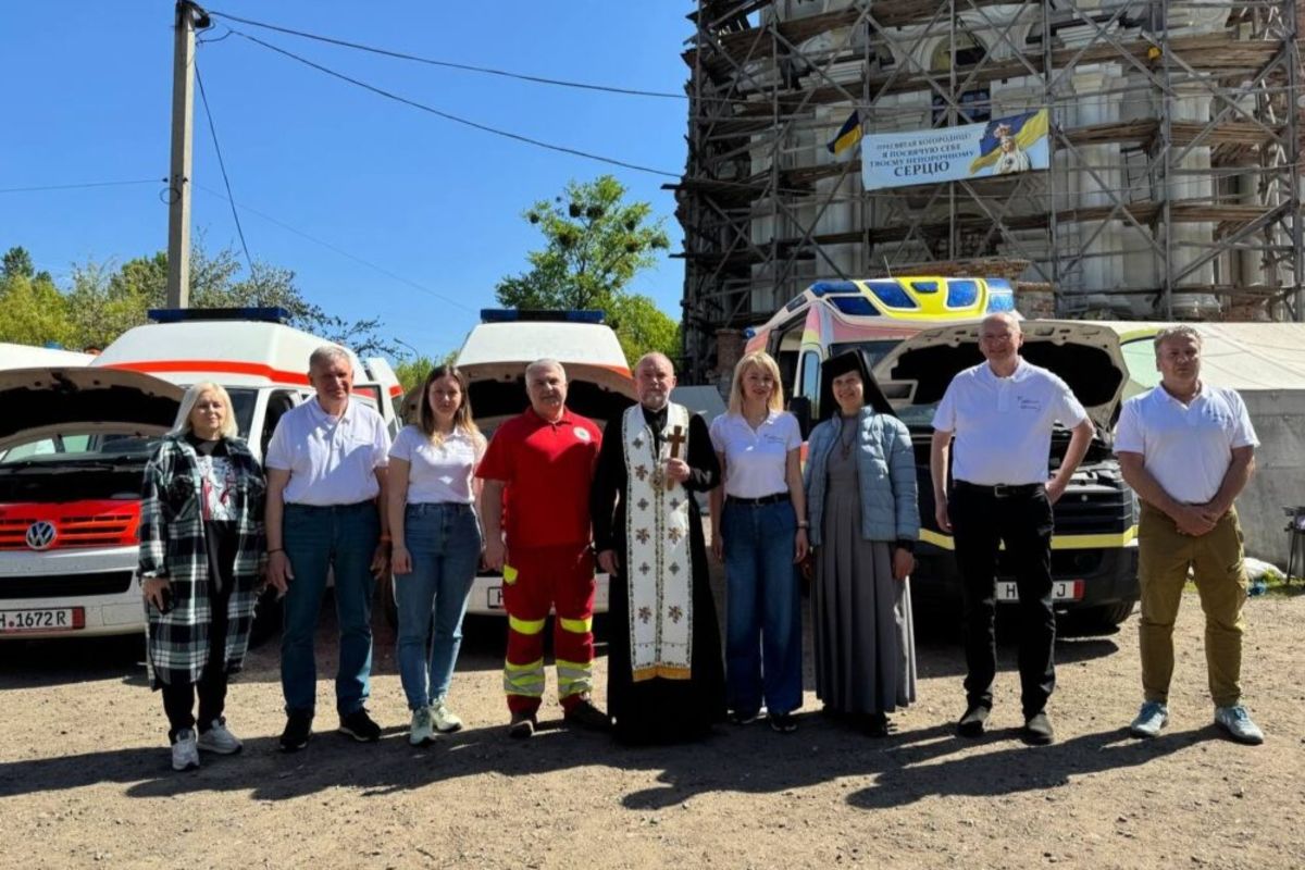 До Харкова прибули карети швидкої допомоги, закуплені парафією УГКЦ з Ганновера