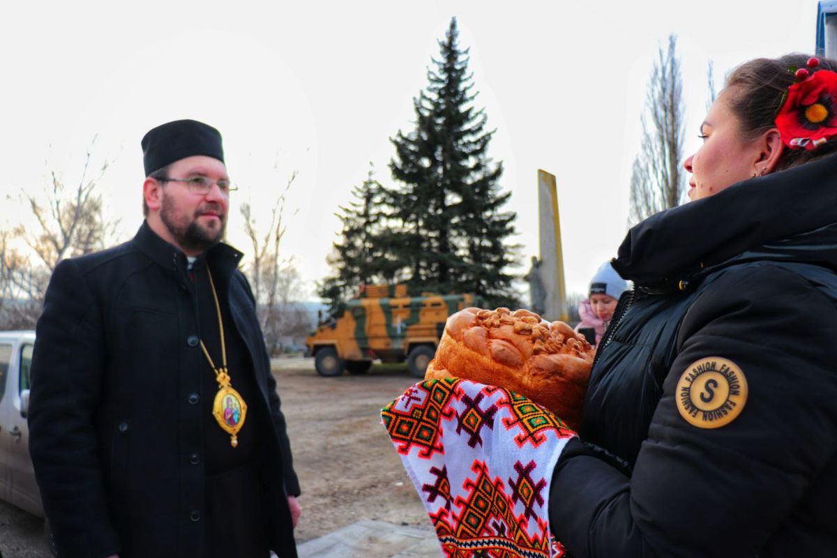 Нескорена Донеччина: владика Максим Рябуха відвідав прифронтові парафії