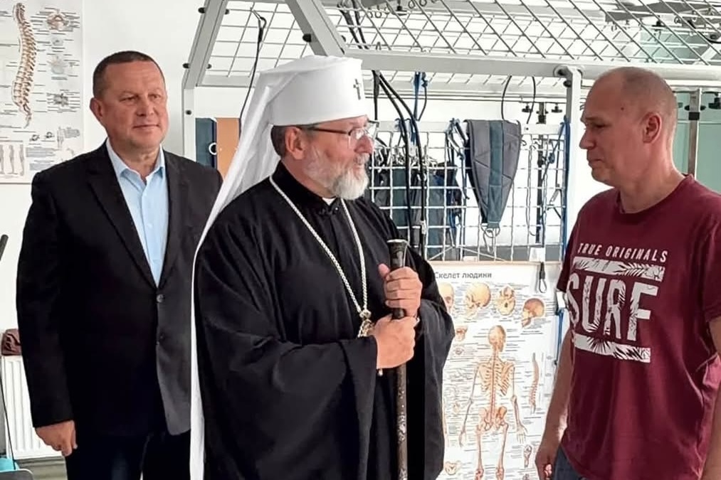 «Бог є там, де найбільше болить»: Глава УГКЦ зустрівся з пацієнтами реабілітаційного відділення у Надвірній «Бог є там, де найбільше болить»: Глава УГКЦ зустрівся з пацієнтами реабілітаційного відділення у Надвірній