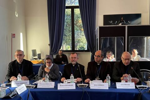 Владика Богдан Дзюрах у Римі: Економіка має служити миру, а не війні