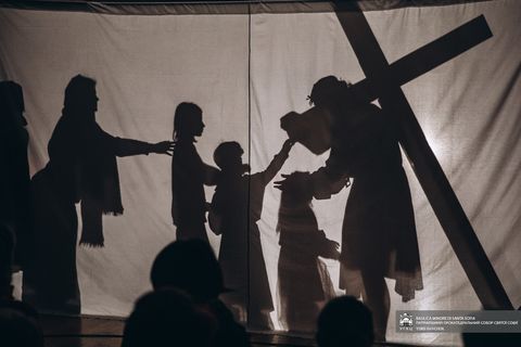 Учасники Пласту в Римі показали Хресну дорогу в тінях у соборі Святої Софії