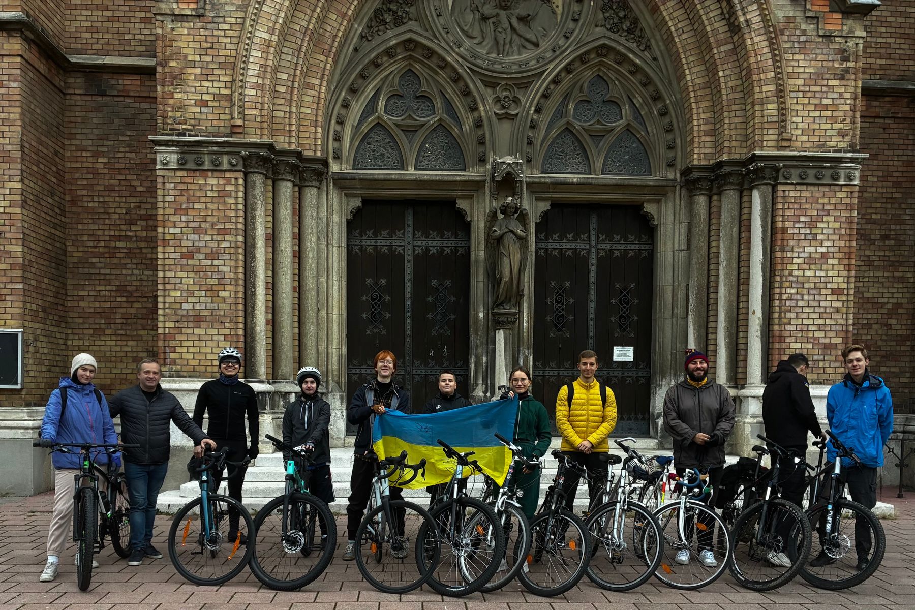 Молодь в Австрії зібралася на велопрощу до святині Святого Хреста Молодь в Австрії зібралася на велопрощу до святині Святого Хреста