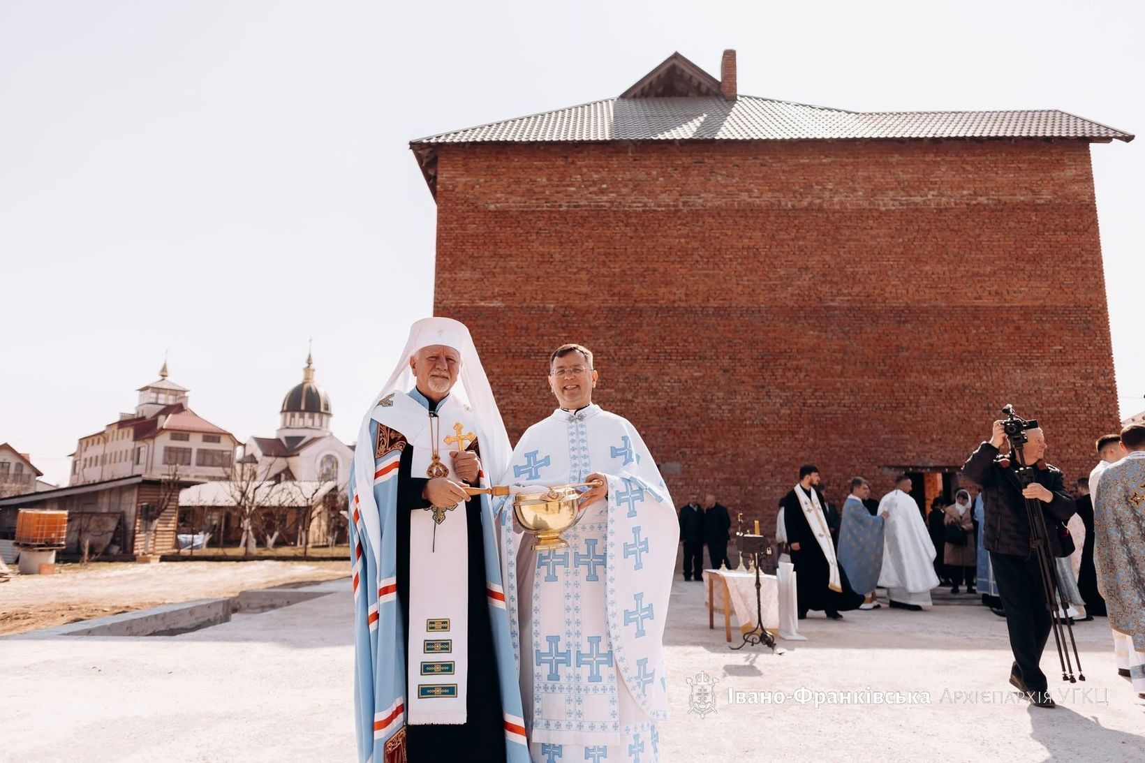 В Івано-Франківській архиєпархії освятили наріжний камінь майбутнього центру реабілітації та&nbsp;паліативної допомоги