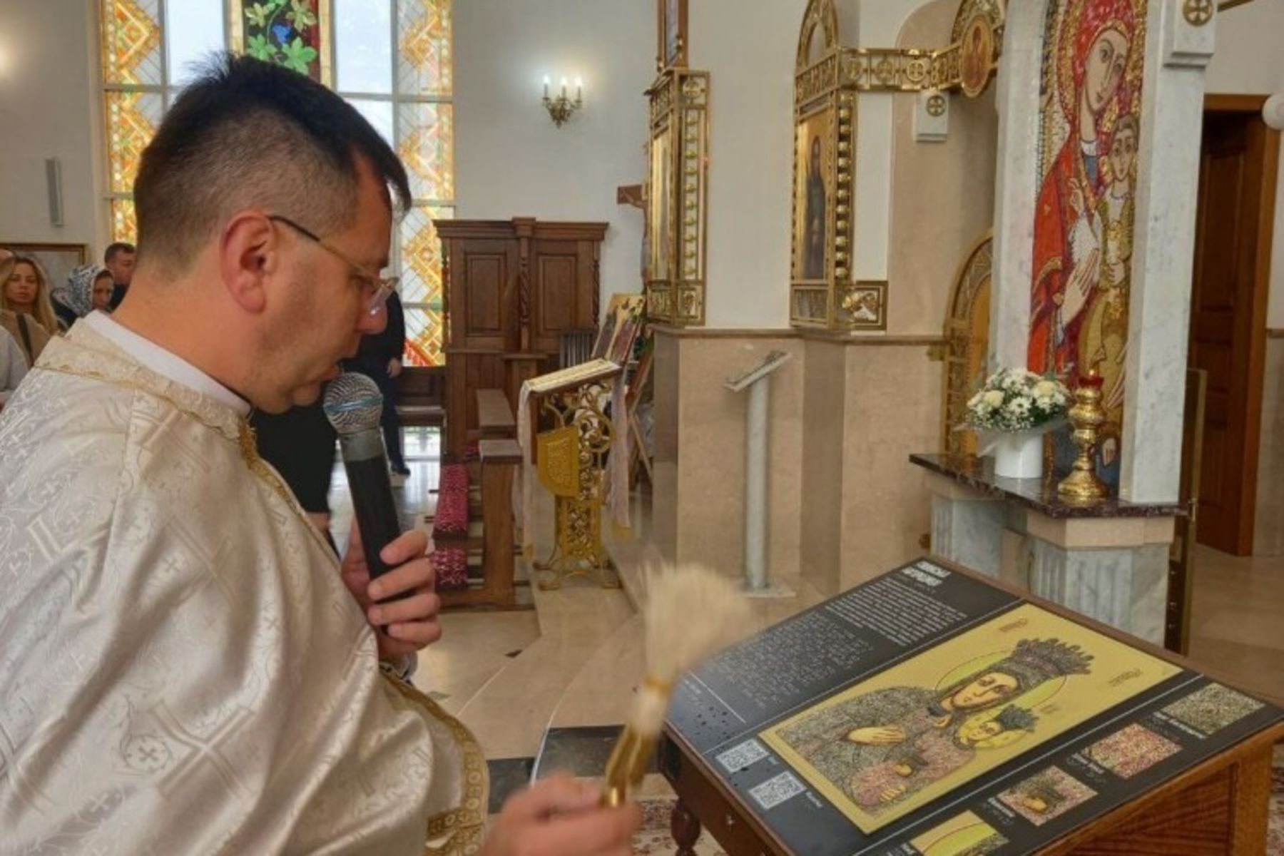 Парафія УГКЦ у Крихівцях отримала унікальну тифлоакустичну ікону Гошівської Богородиці