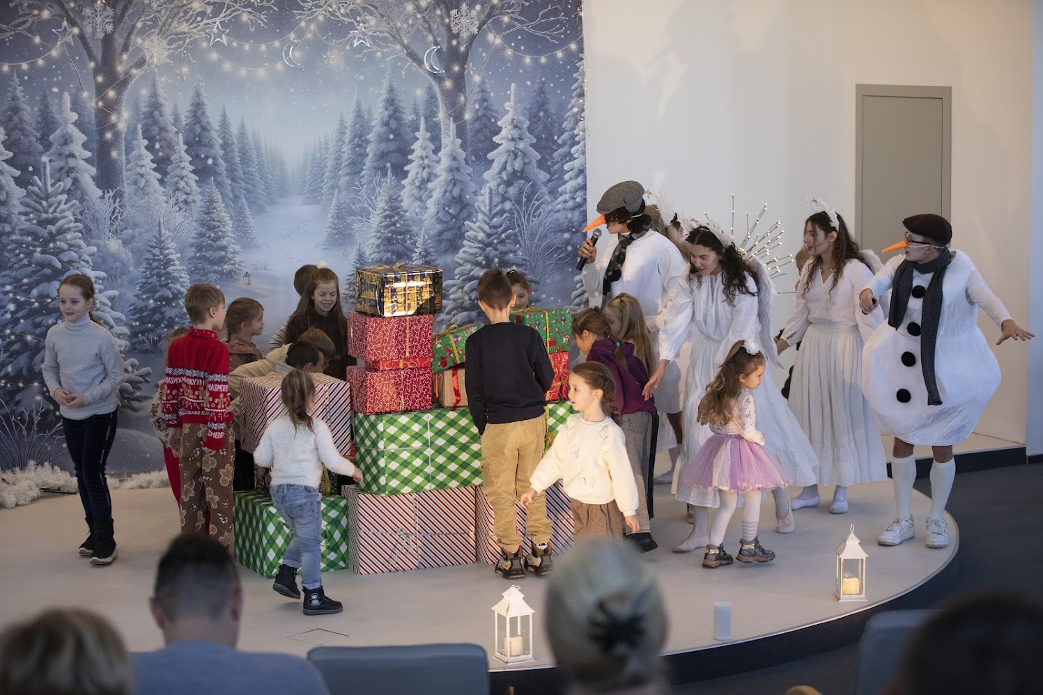 «Чудеса Різдва» біля Патріаршого собору: у Києві відкрили резиденцію Святого Миколая «Чудеса Різдва» біля Патріаршого собору: у Києві відкрили резиденцію Святого Миколая