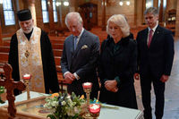 Принц Чарльз і герцогиня Каміла приватно моляться, фото: The Royal Family / FB