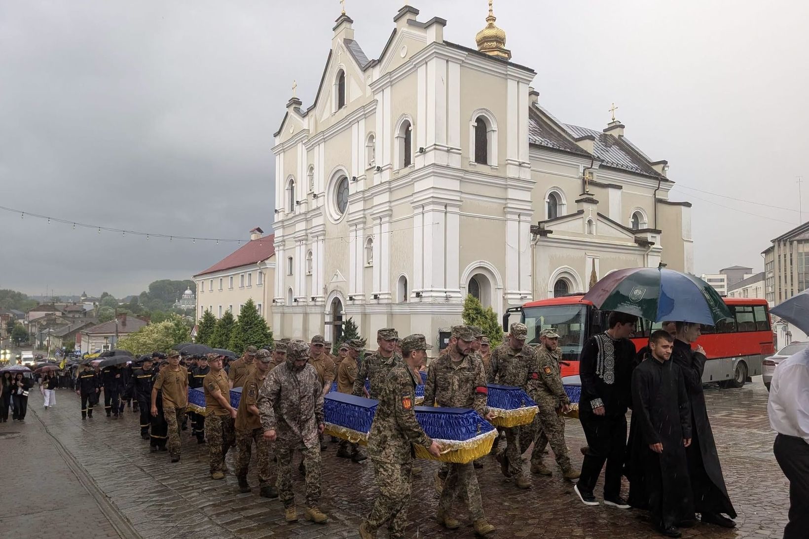 «Ворог не має сили знищити правду»: у Дрогобичі перепоховали 26 жертв радянських репресій «Ворог не має сили знищити правду»: у Дрогобичі перепоховали 26 жертв радянських репресій
