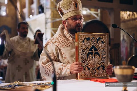 Глава УГКЦ привітав владику Івана Кулика із 20-річчям священства