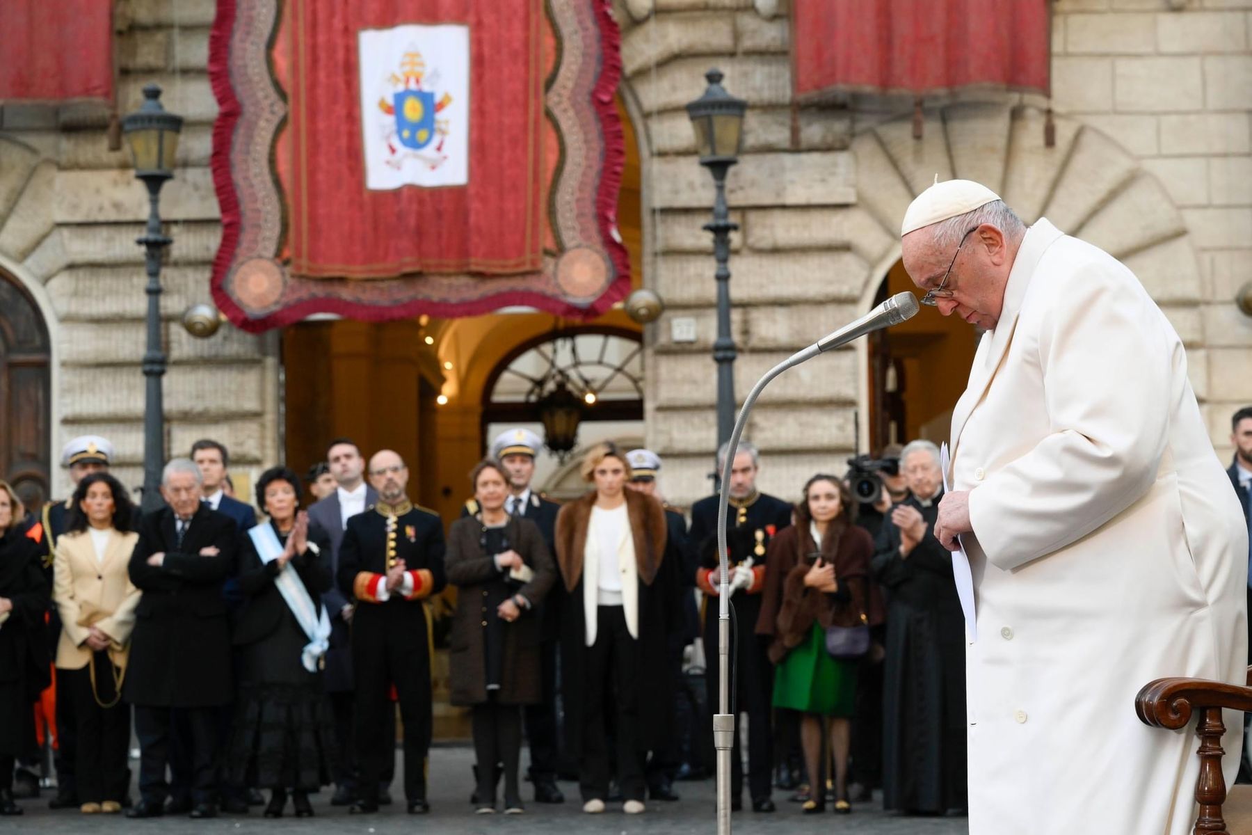 Папа Франциск крізь сльози: «Маріє, Тобі ввіряю страждання і молитви українського народу»
