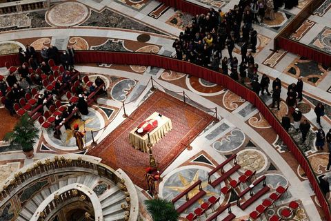 Похорон папи-емерита Венедикта XVI транслюватиме «Живе ТБ»